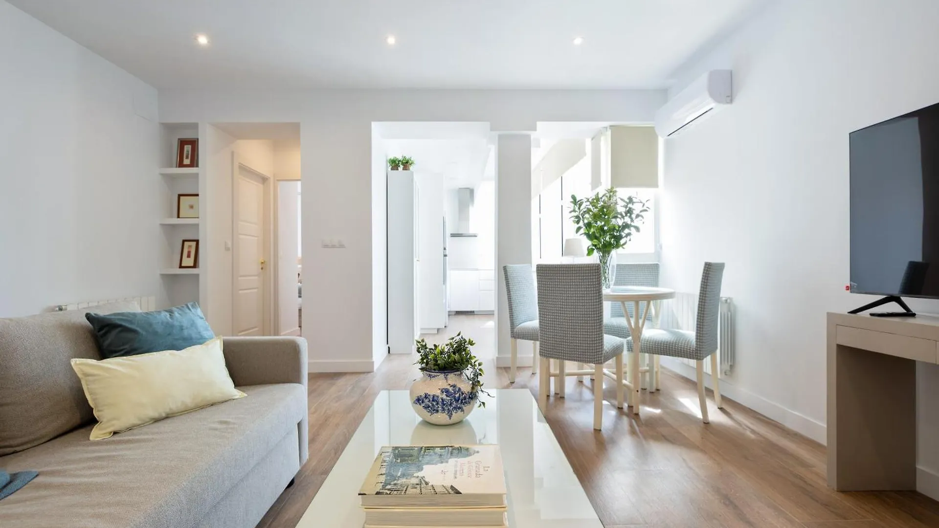 Granada Center Heaven Apartment 0*,